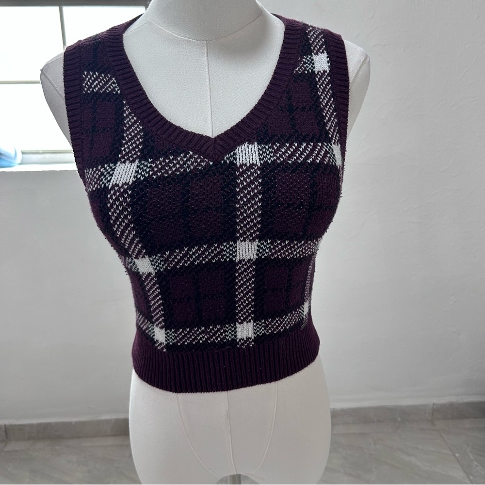 Hollister Burgundy and White Plaid Knit Top